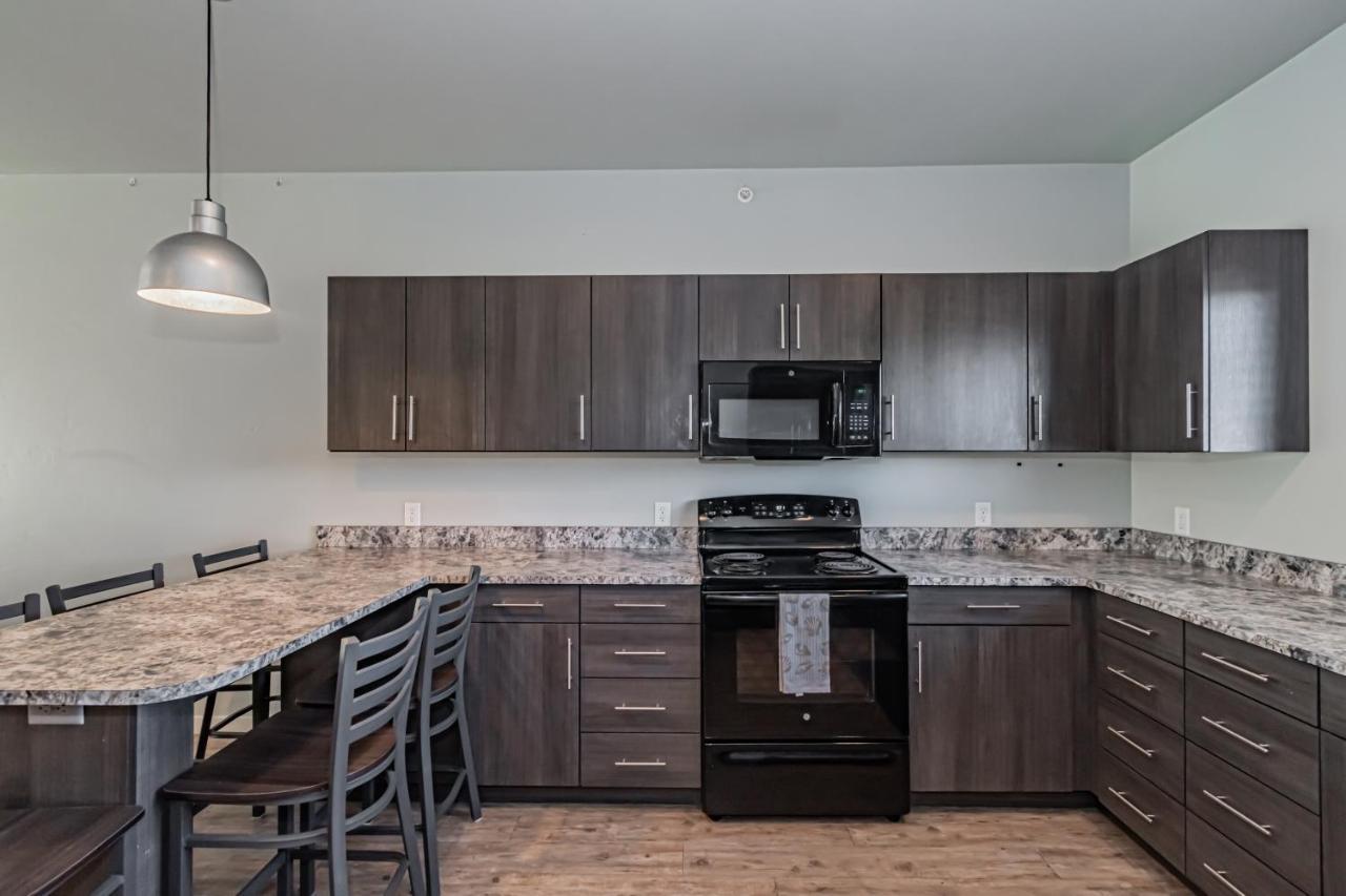 Bringham'S Mill Apartments Perfect For Groups Full Kitchen Gym And Free Parking เร็กซ์เบิร์ก ภายนอก รูปภาพ